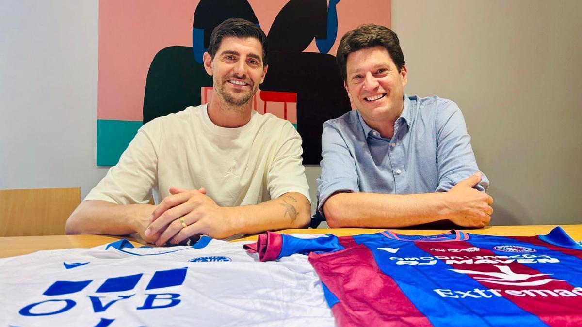 Thibaut Courtois y Daniel Tafur en la jornada de este martes.