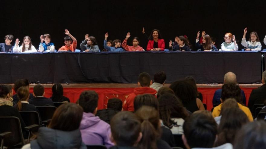 El pleno infantil brigantino aprueba mejoras en parques, seguridad vial y casco histórico