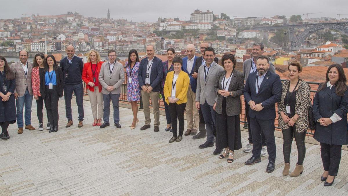 Autoridades participantes nun encontro no WOW Porto de Vila Nova de Gaia.   | // FDV