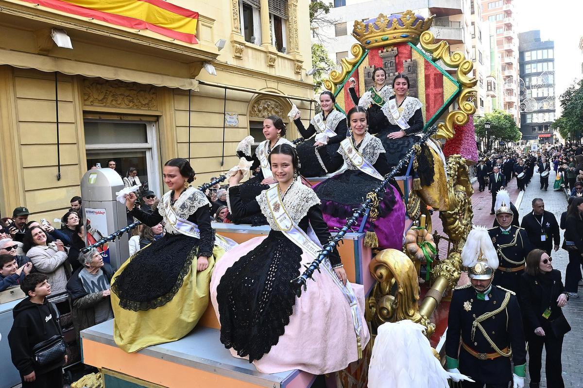 Galería de imágenes: El Pregó Infantil llena de diversión y color las calles de Castelló