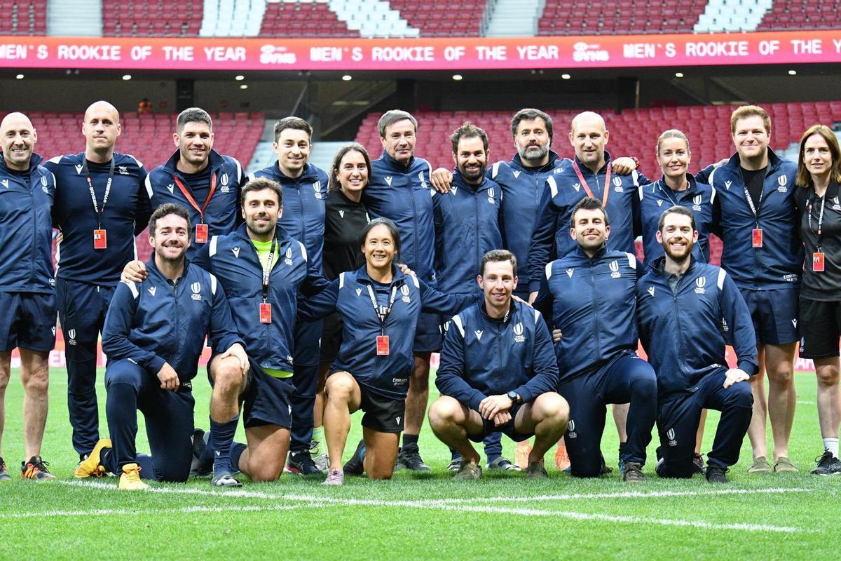 Campos (primero por la izquierda) con todo el equipo arbitral de las World Series de rugby 7 en Madrid.