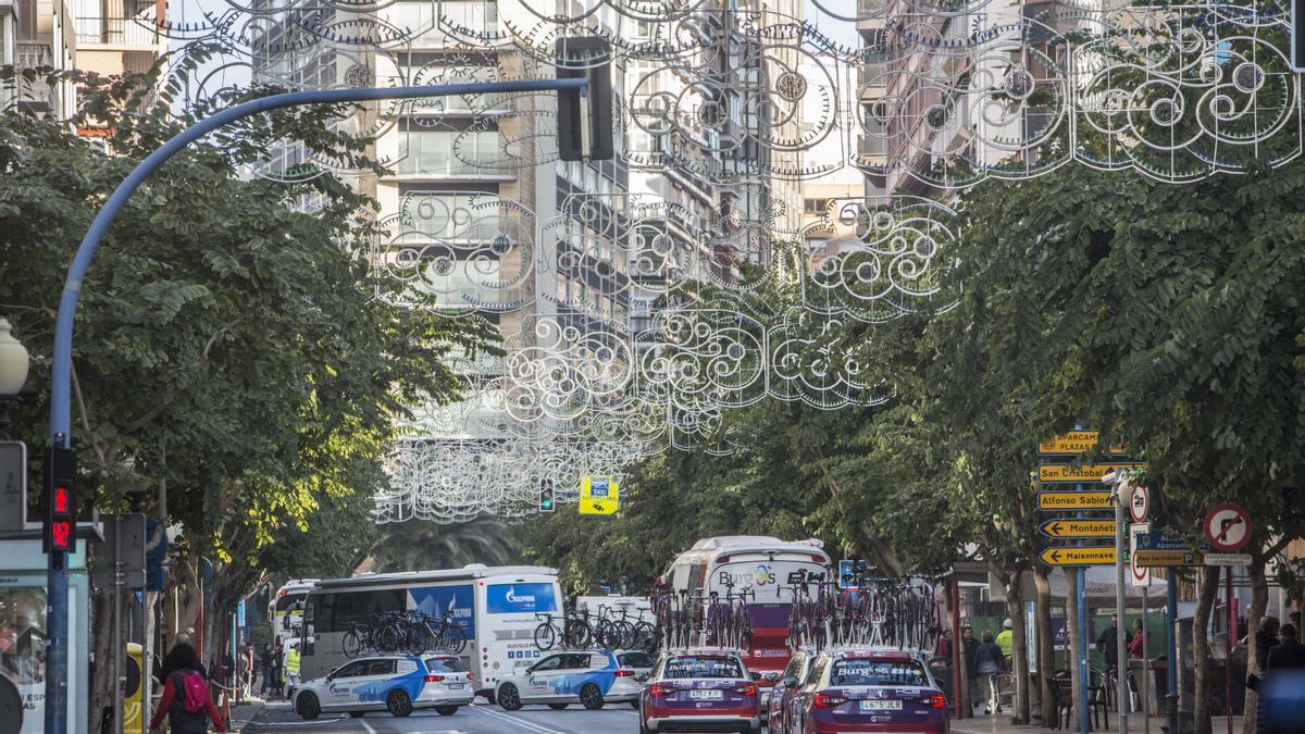 Vehículos por la Rambla, en imagen de archivo