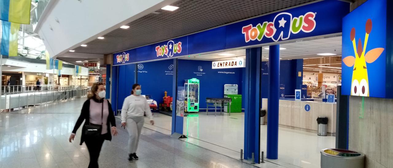 Tienda de ToysRUs en el centro comercial El Arcángel.