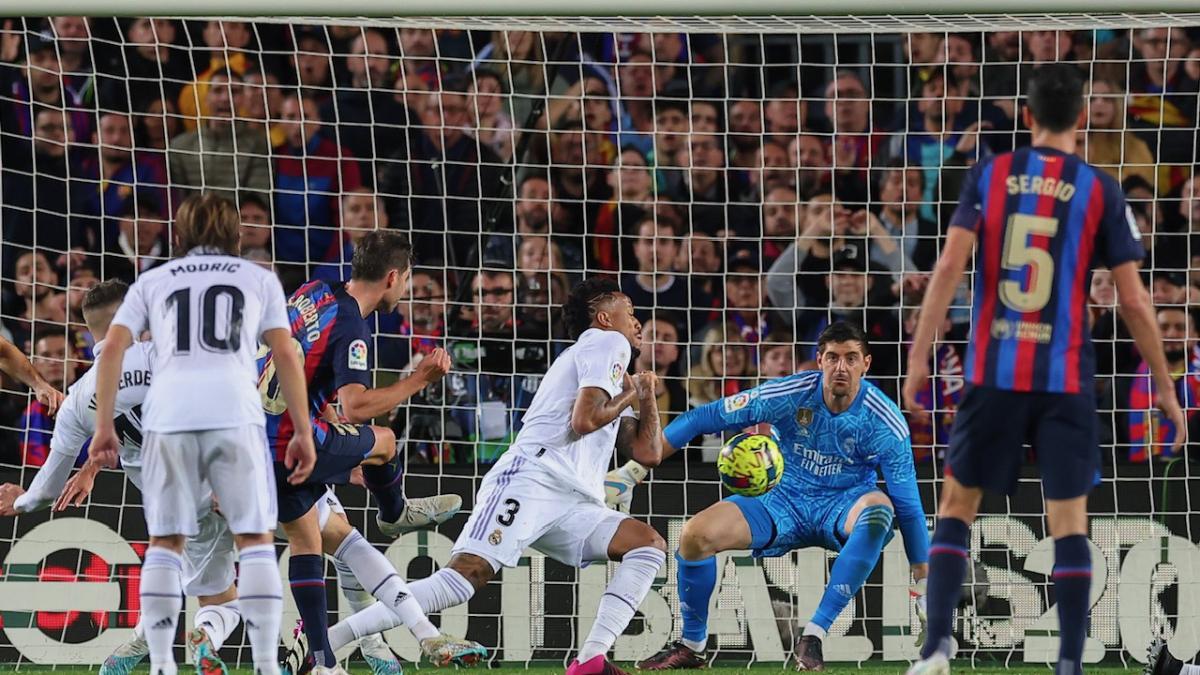 FC Barcelona - Real Madrid: La parada de Courtois