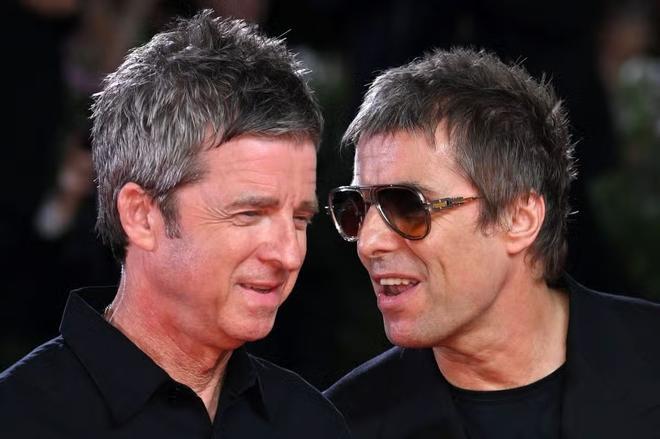 El mensaje final de ‘Oasis: Don’t look back in anger’ tiene que ver con el papel de la música para desentumecer conflictos enrocados, rebajar egos, unir y ahuyentar los malos espíritus en un tiempo en el que el mundo se ha enrarecido.