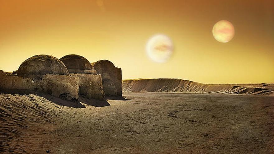 El planeta Tatooine de &quot;Star Wars&quot; y sus dos estrellas.