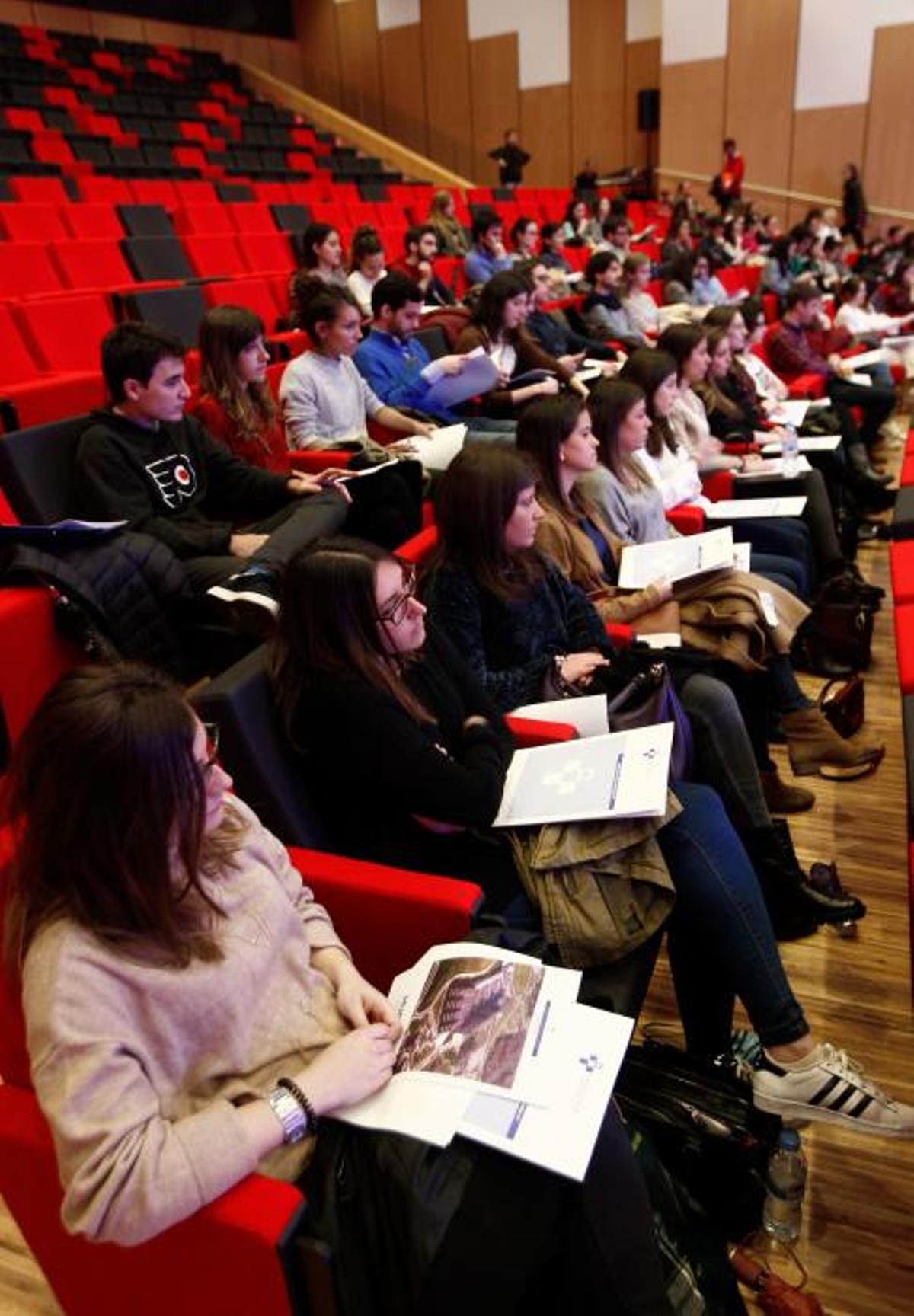 Jornada de puertas abiertas a interinos en el HUCA