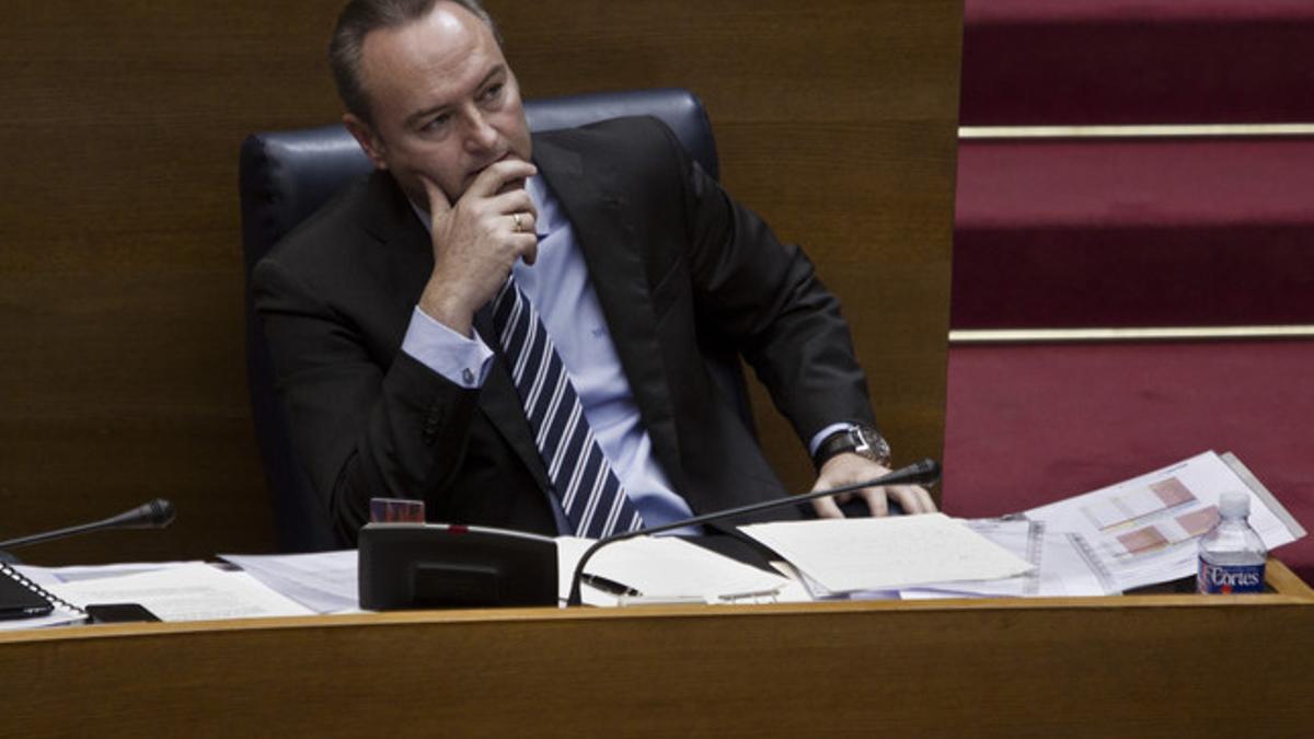 Alberto Fabra, durante el pleno extraordinario del Parlamento valenciano, el miércoles.