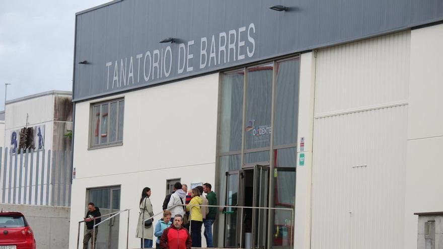 El tanatorio de Barres se llena para velar al tapiego fallecido en accidente de quad: "La familia está destrozada"