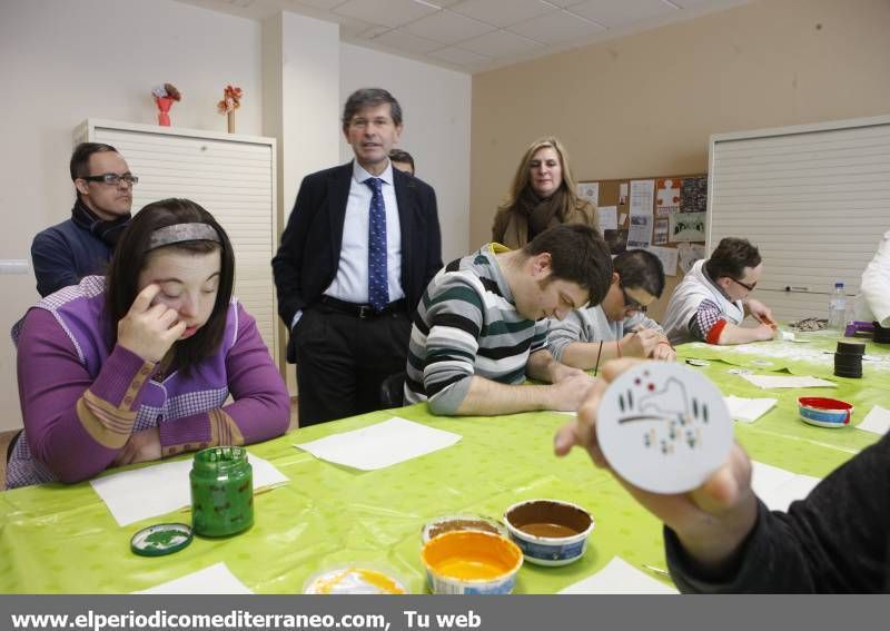 GALERÍA DE FOTOS -- Afanías prepara el pin solidario