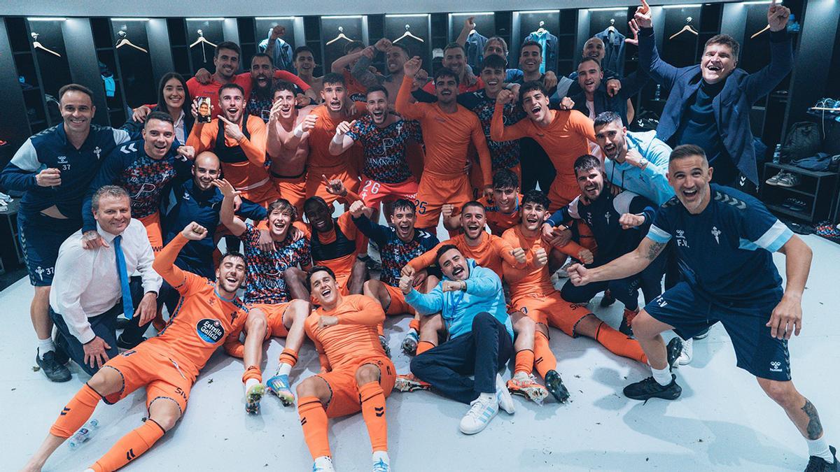 Los jugadores del Celta celebran la victoria en el vestuario.