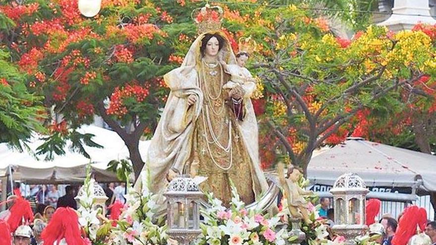 Procesión de la Virgen del Carmen por las calles de Santa Cruz de Tenerife.