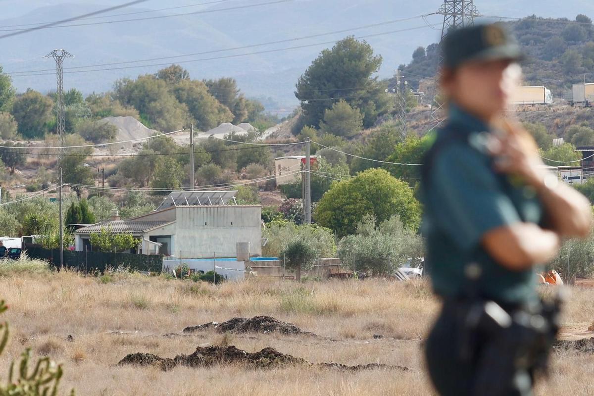 Mata a tiros a su mujer y a su hijastro en Benaguasil y luego se suicida