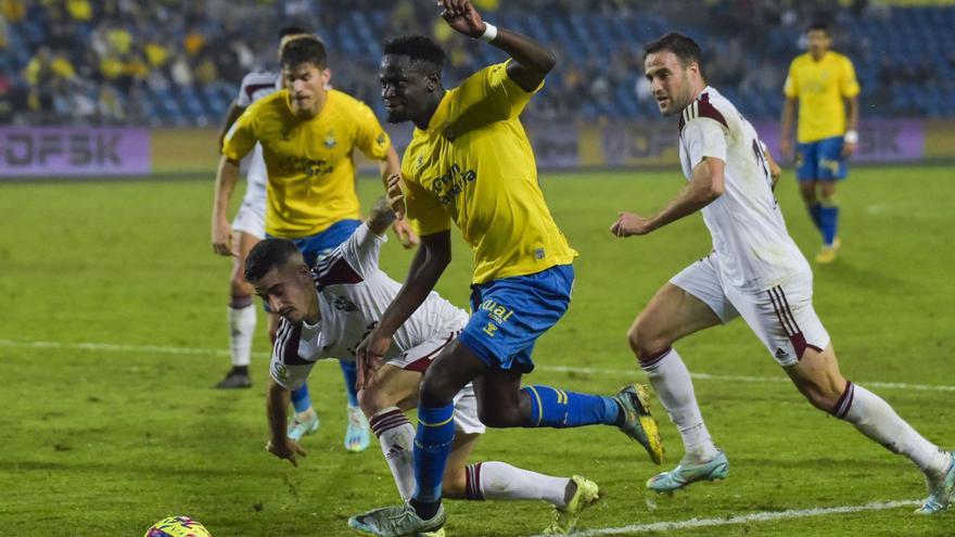 Nuke Mfulu, en el último partido liguero que completó todos los minutos, frente al Albacete, y que fue la última derrota del conjunto amarillo. |