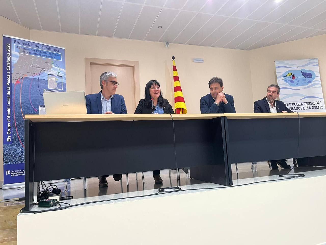 La alcaldesa de Vilanova i la Geltrú, Olga Arnau, con los representantes del Govern