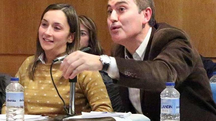 Iria Lorenzo, ex edil de Hacienda del PP, con Carlos Nogueira. // D.P.