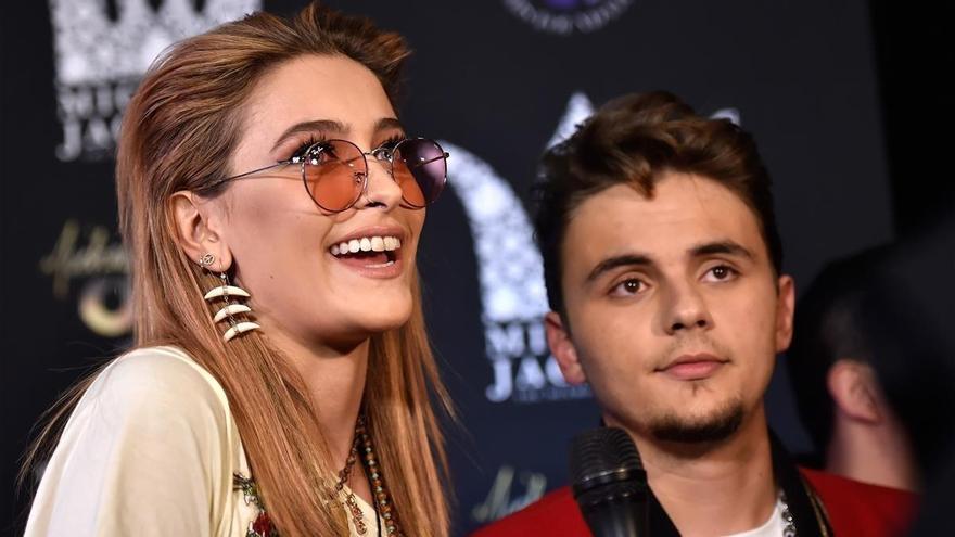 Paris y Prince Jackson rinden homenaje a su padre