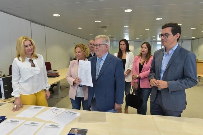 17-04-2019 LAS PALMAS DE GRAN CANARIA. Coalición Canaria presenta candidaturas 26M en la Junta Electoral Provincial de Las Palmas  | 17/04/2019 | Fotógrafo: Andrés Cruz