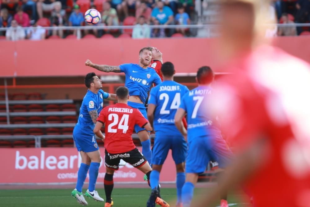 Real Mallorca kämpft weiter verbissen gegen den Abstieg. Der Zweitligist hat am Samstag (20.5.) im Stadion von Son Moix gegen Almería drei wichtige Punkte geholt.