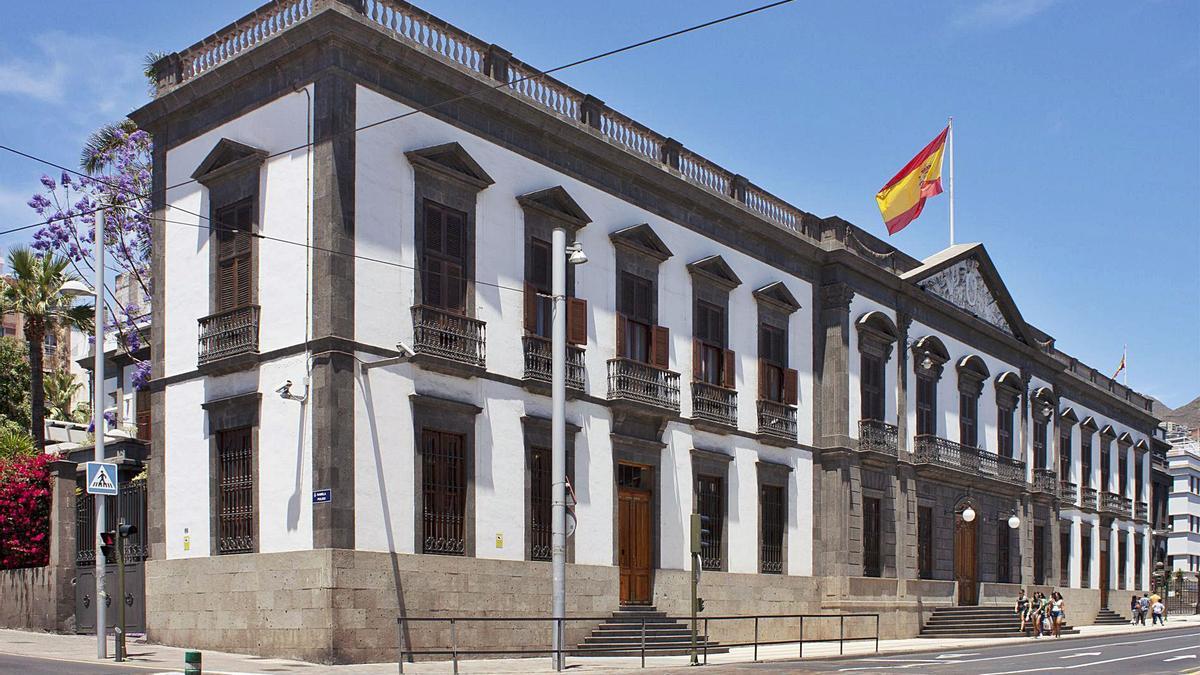 Capitanía General de Canarias en Santa Cruz de Tenerife. | | E.D.