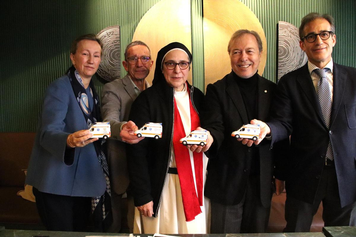 Sor Lucía Caram en la presentació de la campanya, acompanyada per altres persones implicades