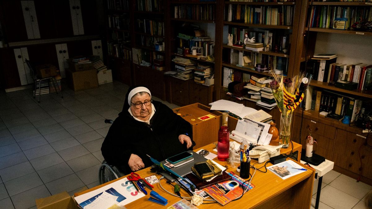 La germana Pilar Lumbreras el dia que va deixar el convent del carrer de Talamanca