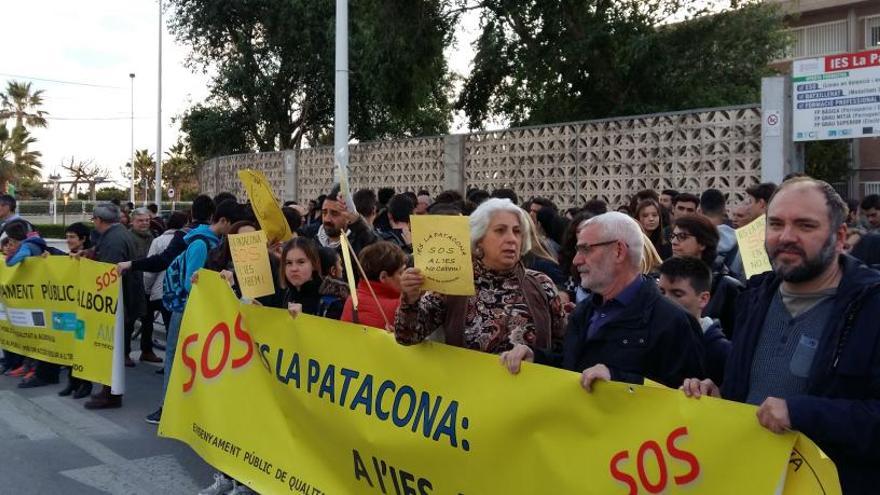 Las AMPA de Alboraia recogen 2.654 firmas para denunciar ante Marzà el colapso del IES