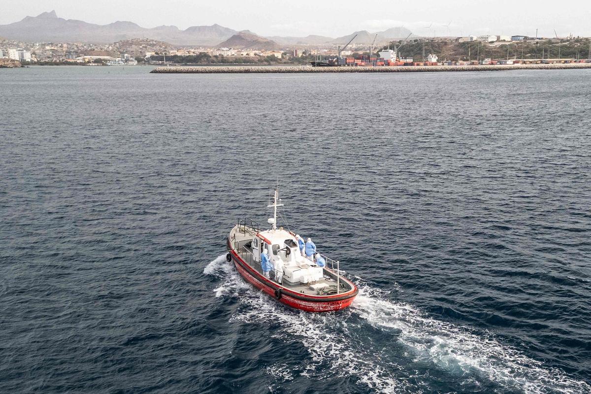 Evacuados del crucero tres pacientes sospechados de tener hantavirus