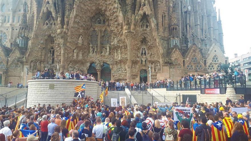 Manifestantes independentistas bloquean los accesos a la Sagrada Familia