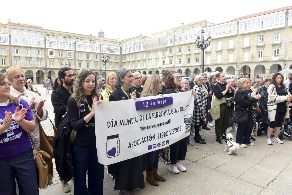 Acto por el Día Mundial de la Fibromialgia en la plaza de María Pita Acto por el Día Mundial de la Fibromialgia en la plaza de María Pita