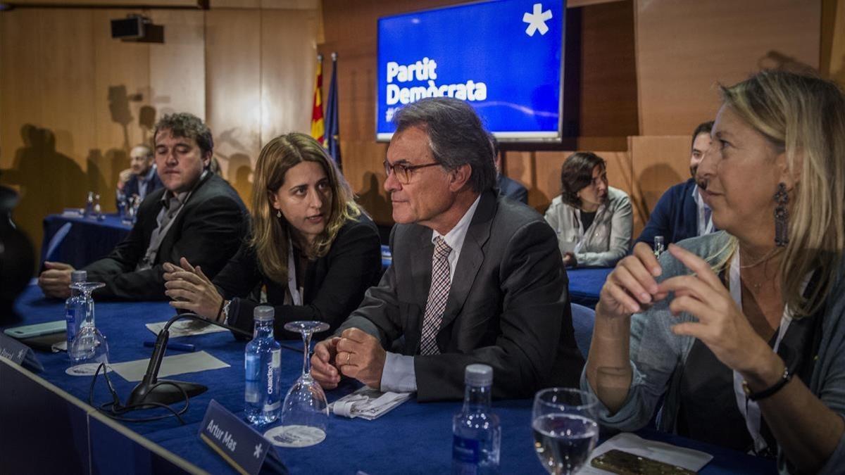 El expresidente de la Generalitat Artur Mas y la coordinadora general del PDECat, Marta Pascal, este miércoles, en el consejo nacional del partido.