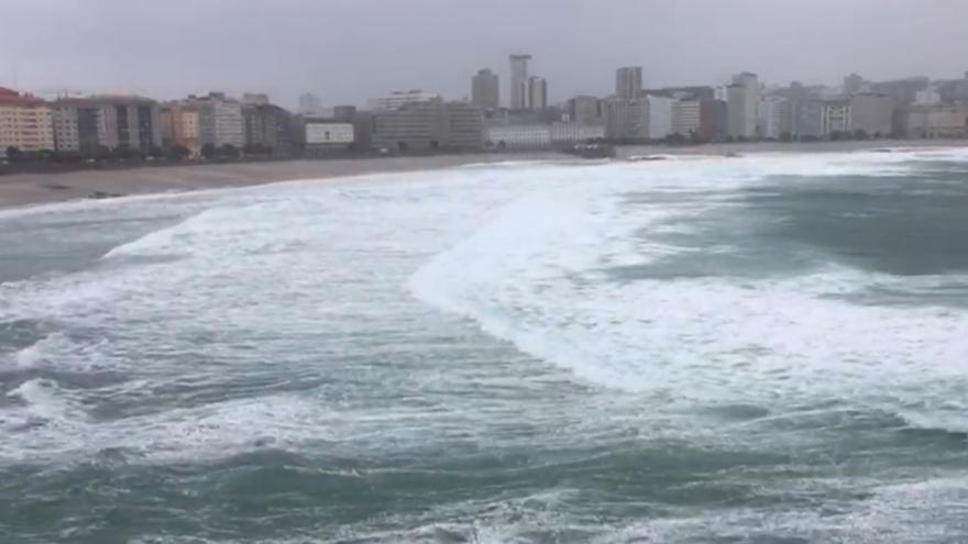 Alerta naranja en A Coruña: Así sopla el viento en el paseo marítimo