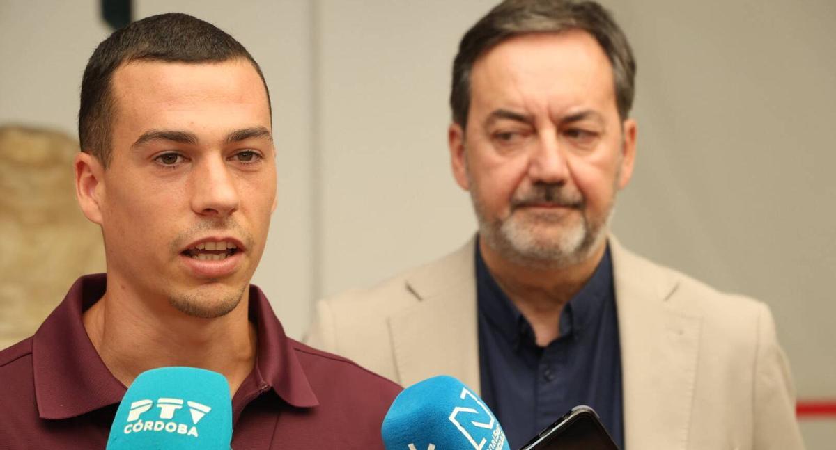 Damián Cáceres, a la izquierda, en su presentación como nuevo jugador del Córdoba CF.