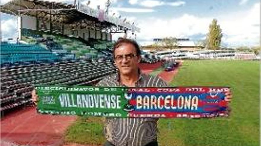 El president del Villanovense, Manuel Gil, preparat per al partit de demà.