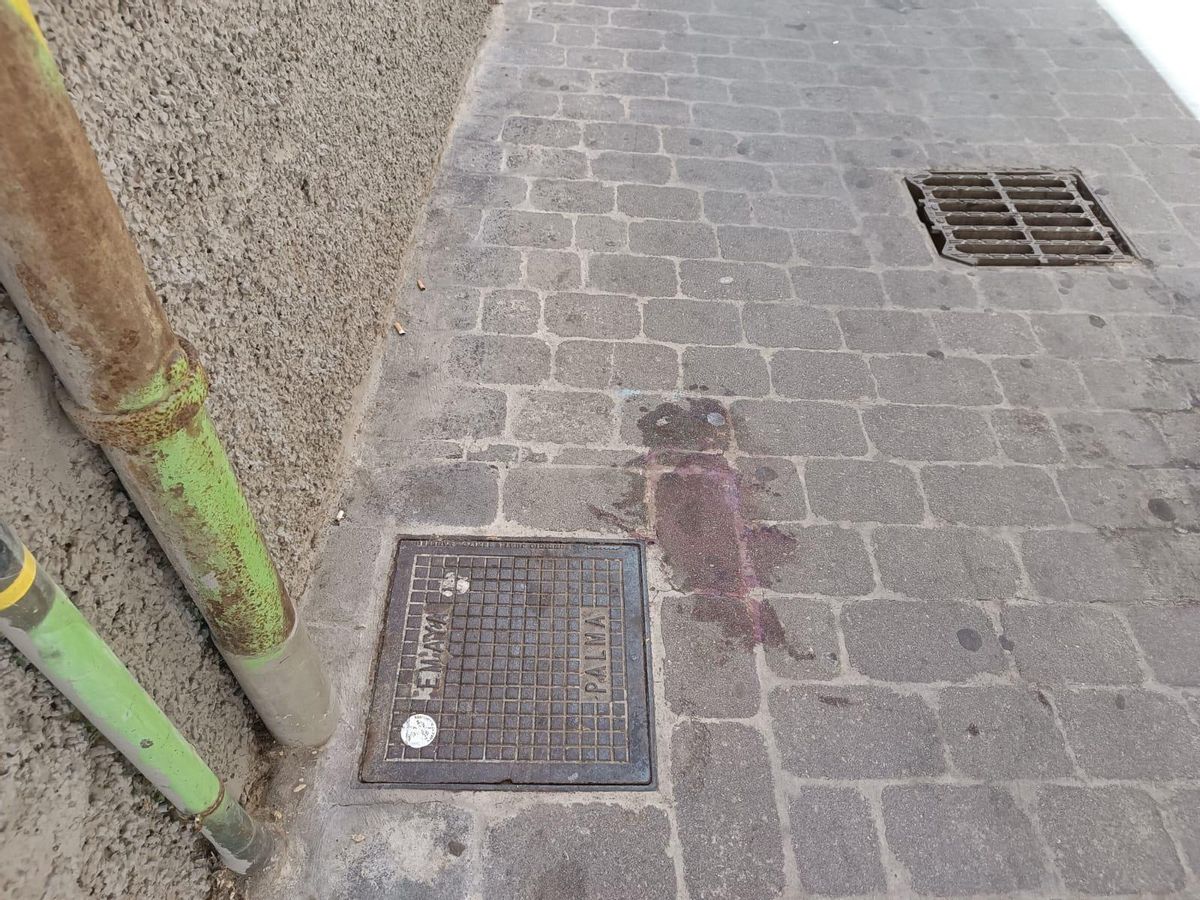 Manchas de sangre en el lugar de los hechos.