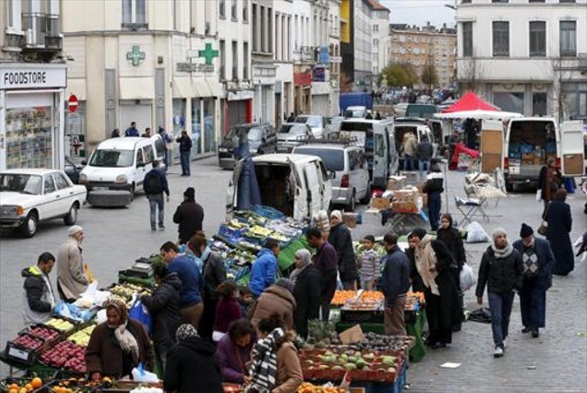 Majoria musulmana 8 La comuna de Molenbeek, a Brussel·les, escenari de diverses detencions, ahir.