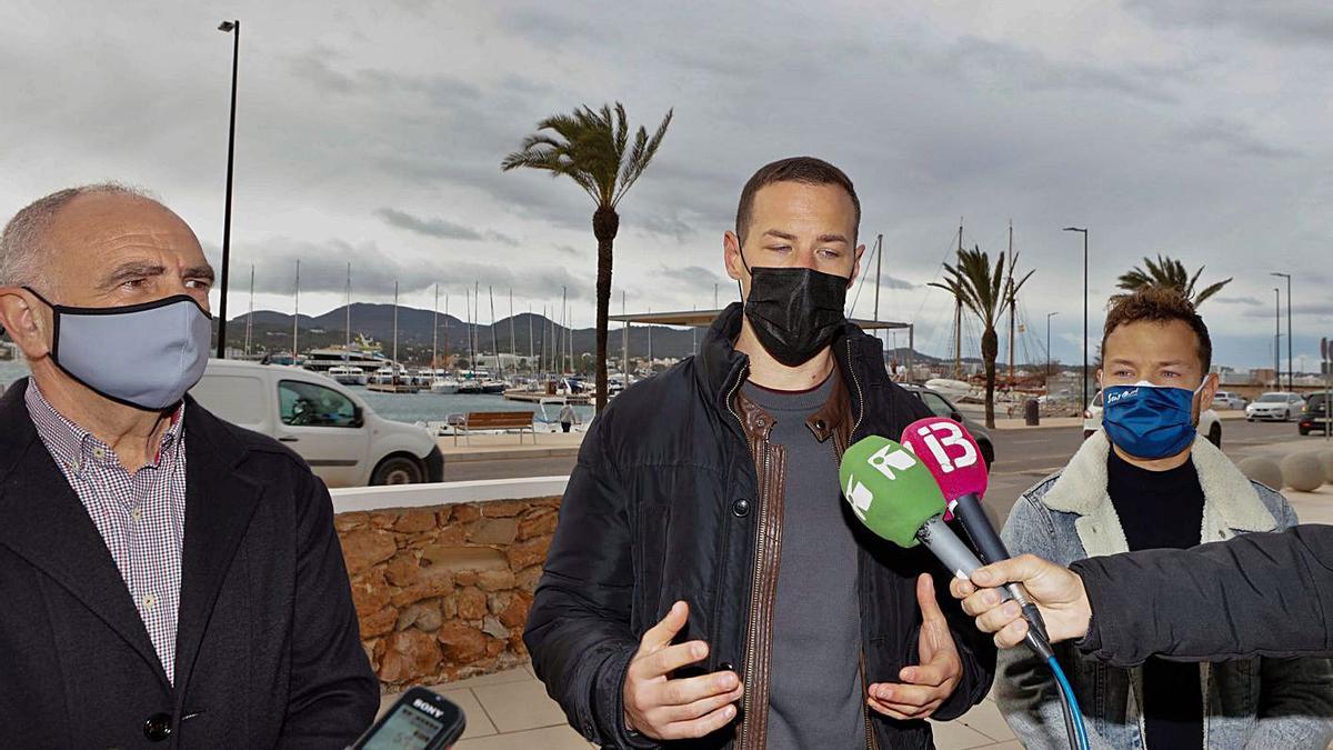 Torres, Planells y Gómez, en una rueda de prensa en contra del tráfico de los ferris. | J. A. RIERA