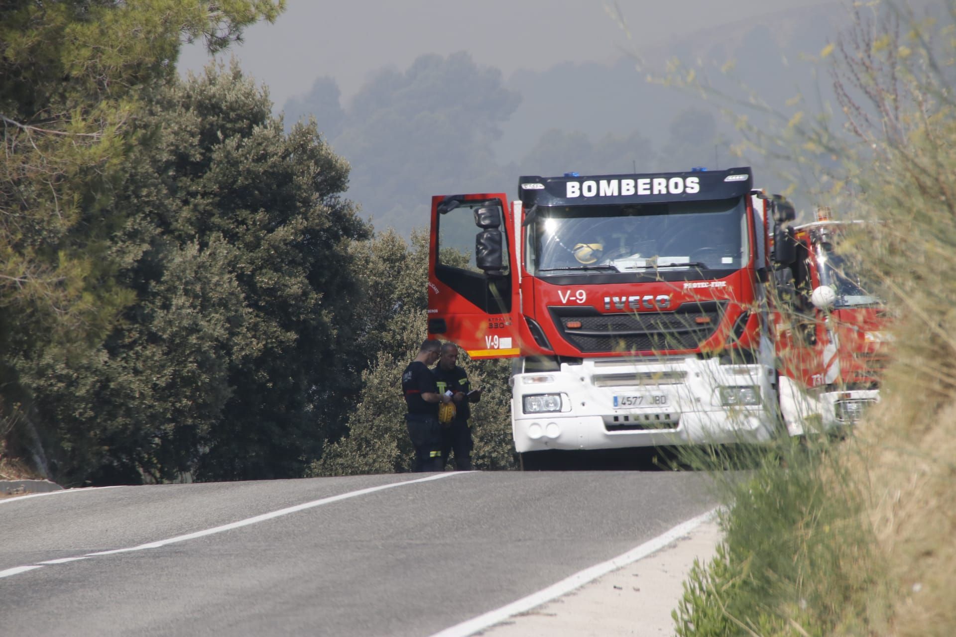 Tras cuatro días de incendio en la Vall d'Ebo, la climatología puede ponerse a favor de los bomberos.