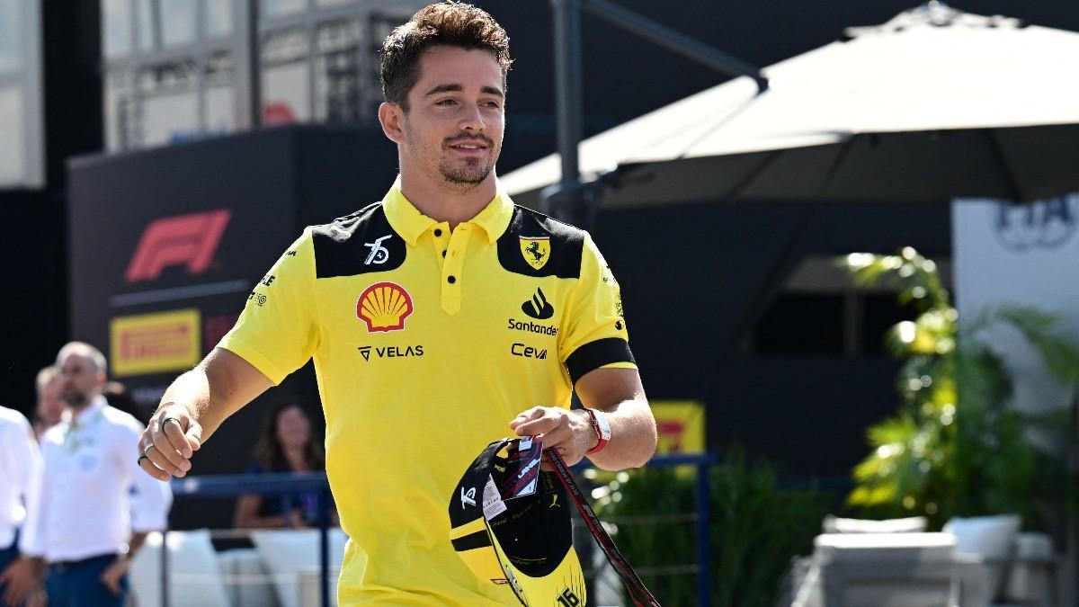 Leclerc, en el paddock de Monza