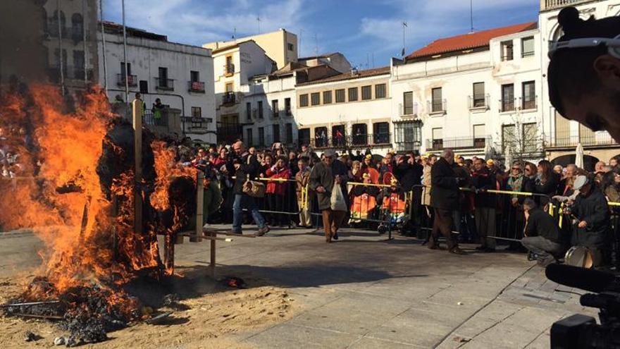 Lavanderas de Cáceres, la hora de los jóvenes