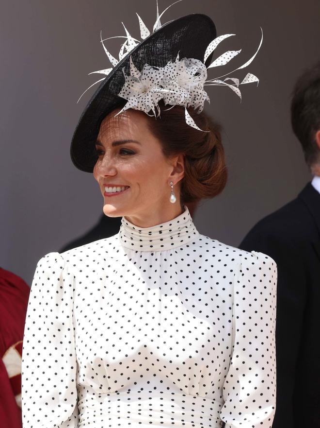 Kate Middleton con pendientes de perlas y diamanes de Lady Di en el Día de la Jarretera 2023