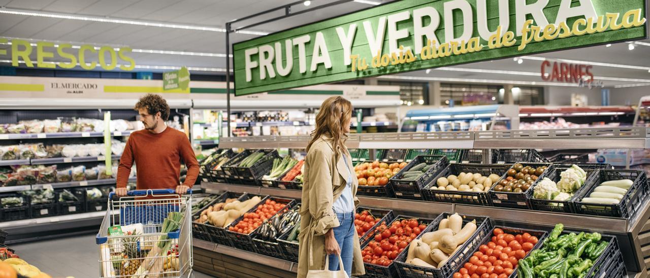 Compra en un supermercado valenciano, en una imagen de archivo.