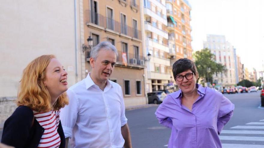 Lilith Verstrynge, Héctor Illueca y Pilar Lima, ayer, antes del acto en València.  | LEVNATE-EMV