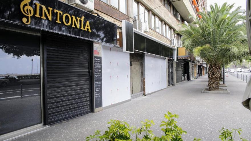 Locales de ocio en la avenida de Anaga, en Santa Cruz de Tenerife.