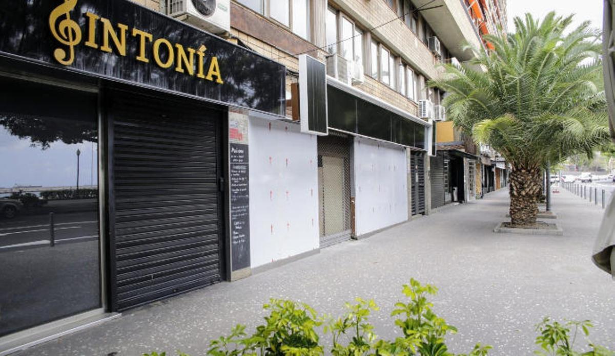 Locales de ocio en la avenida de Anaga, en Santa Cruz de Tenerife.