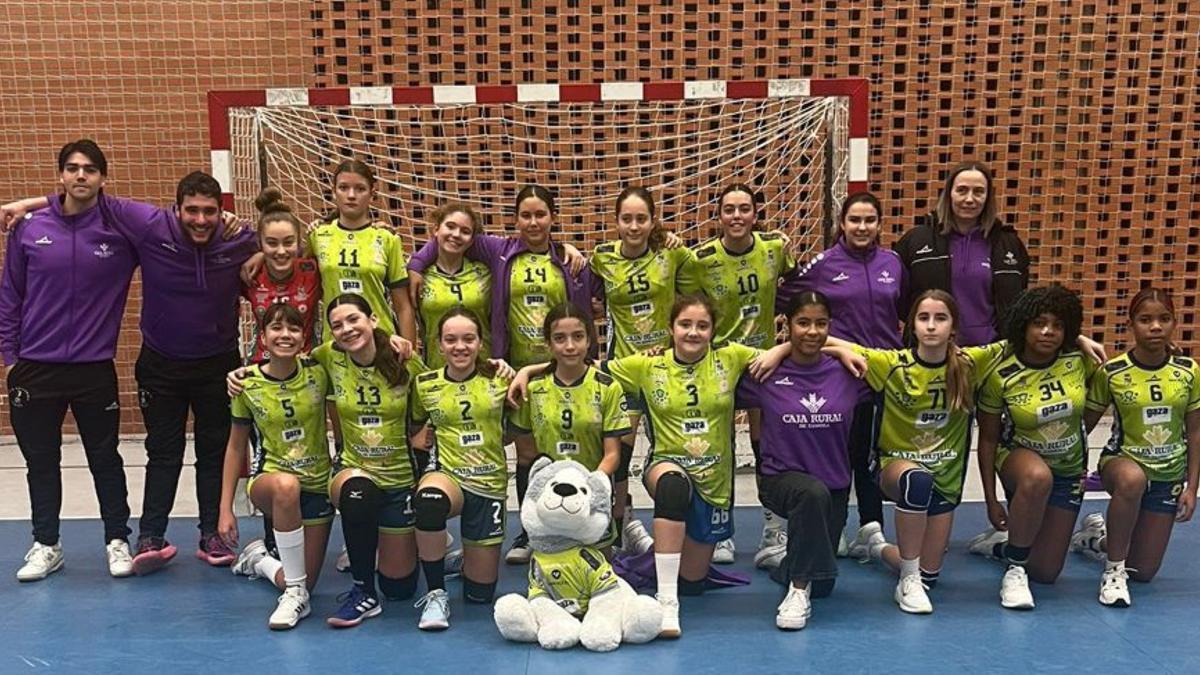 En la imagen superior, Inmoarza BMZ «B»; abajo, Motorglass BMZ «B». | BALONMANO ZAMORA