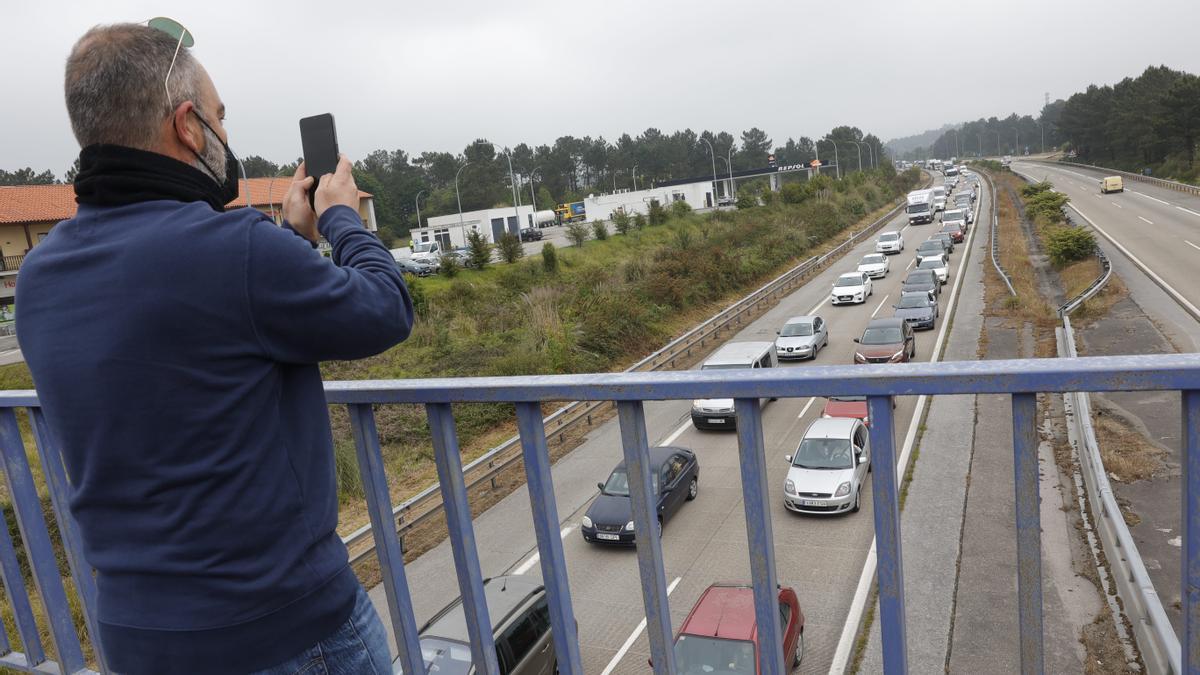 Un accidente múltiple en la "Y" genera retenciones kilométricas en sentido Oviedo