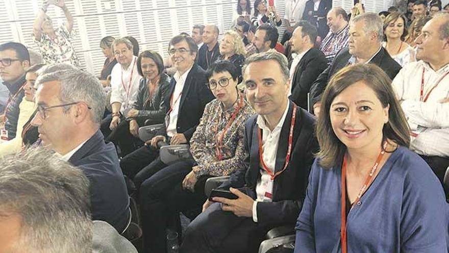 Armengol, ayer junto al resto de la delegación del PSIB que asistió al Comité Federal del PSOE.