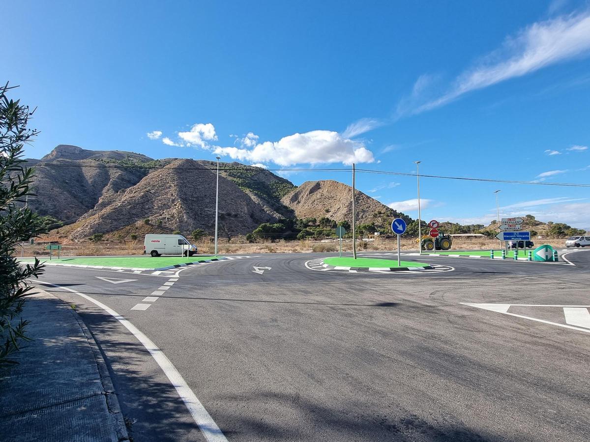 Acceso actual al polígono Puente Alto desde la N-340.