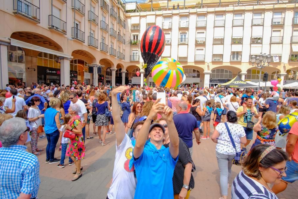 Asociaciones benéficas e integradoras dan a conocer su actividad en la Plaza Mayor